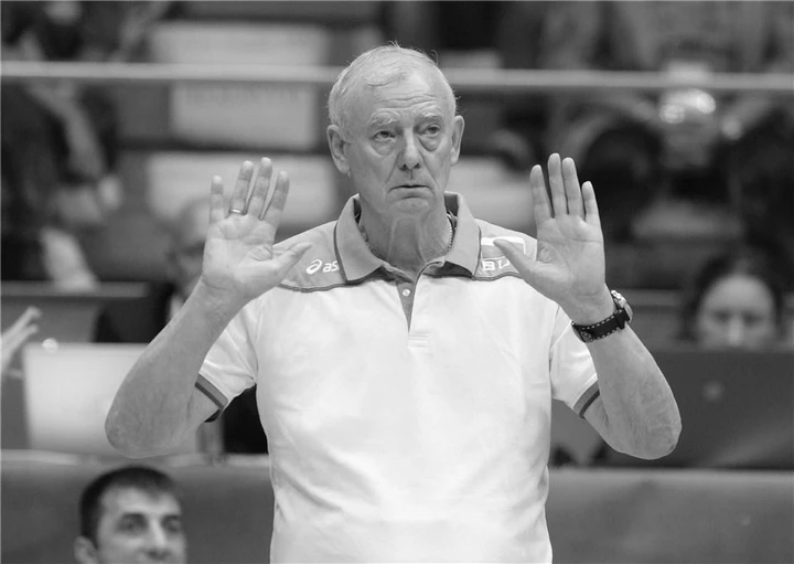 Умер бывший главный тренер женской сборной России по волейболу Владимир Кузюткин, при котором команда завоевала золото ЧМ-2010